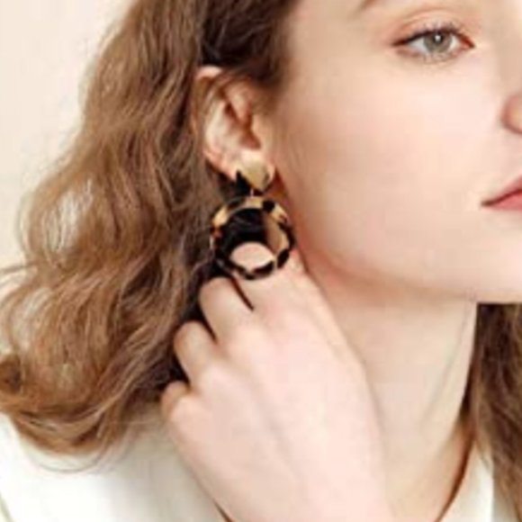 Leopard Circle Earrings - Picture 2 of 4